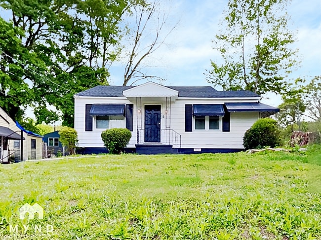 Building Photo - 324 Autumn Ln SW