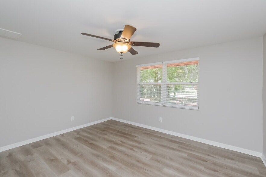 Building Photo - 4107 Canoga Park Dr