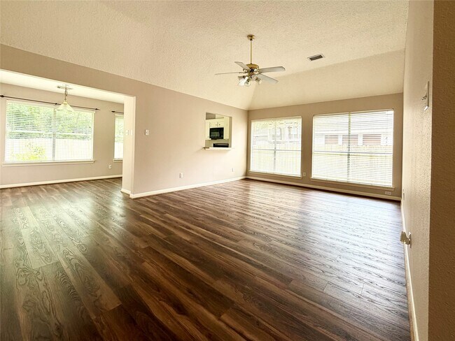 Building Photo - 4006 Hunnington Dr