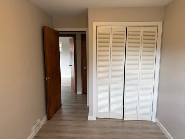 Building Photo - 300 Taylor St