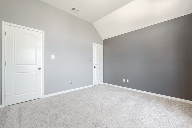 Building Photo - 6015 Hewes Point Ln