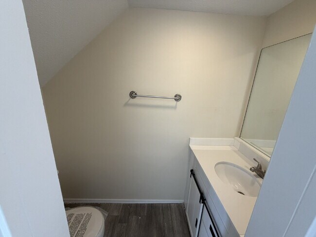 Building Photo - Townhouse for Rent