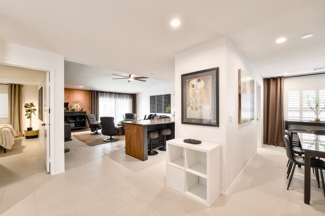 Building Photo - Golfside Villa