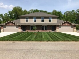 Building Photo - 1338 Village Circle Dr