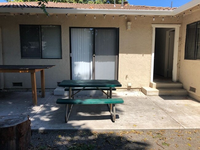 Building Photo - Alviso St