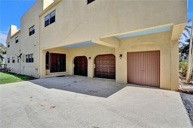 Building Photo - 4300 S Ocean Blvd