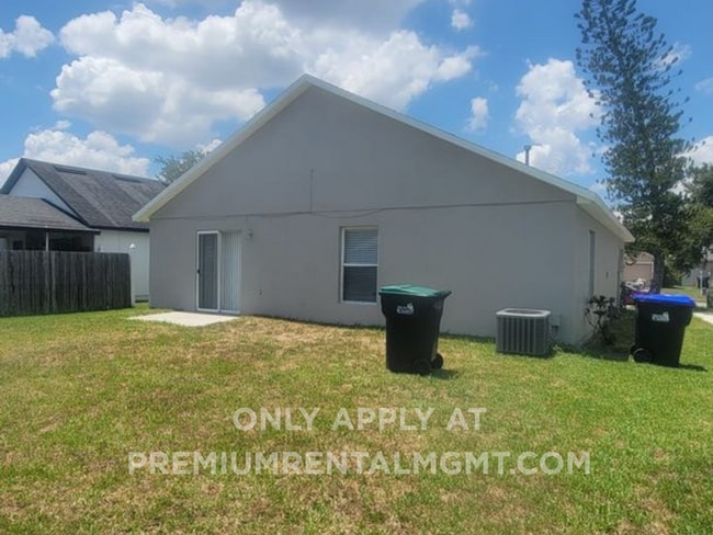Building Photo - Corner of Curry Ford and Goldenrod 3 bedroom 2 baths and one car garage