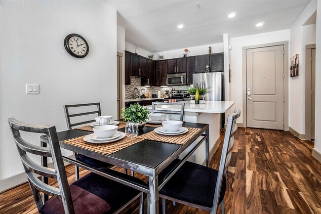 Building Photo - 1125 Pierce St