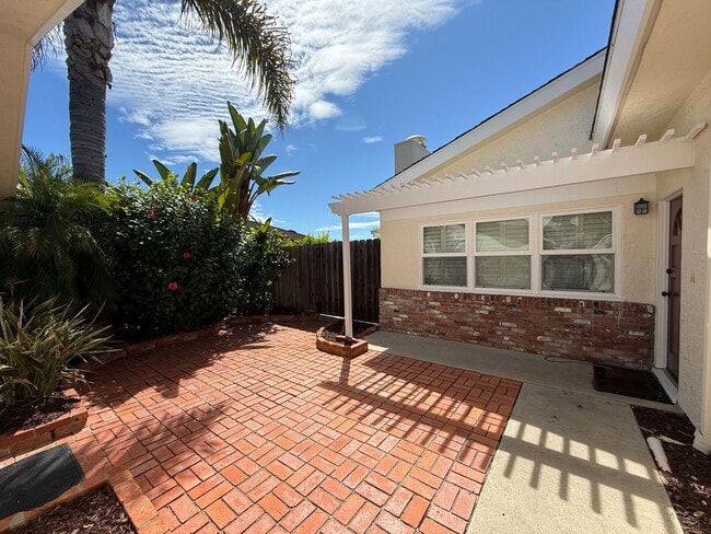 Building Photo - Fully Furnished 4-Bedroom Home in Bay Park...