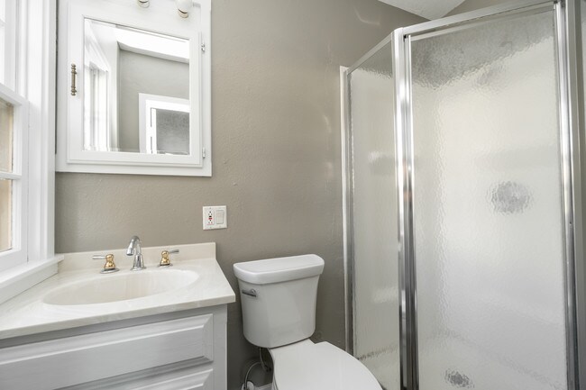 Building Photo - 603 W 18th St