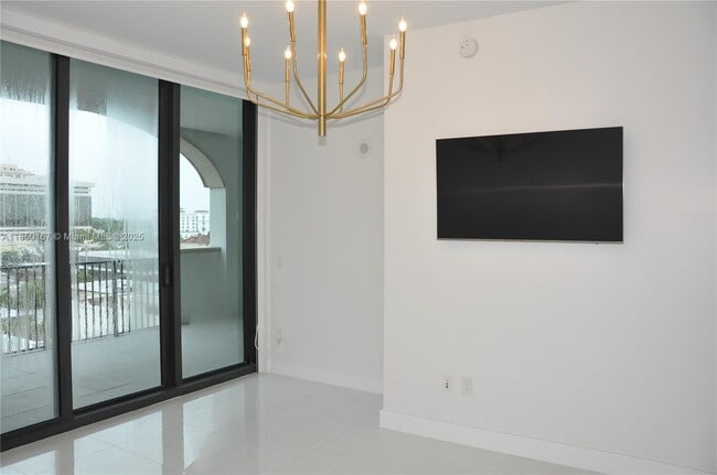 Building Photo - 275 Giralda Ave