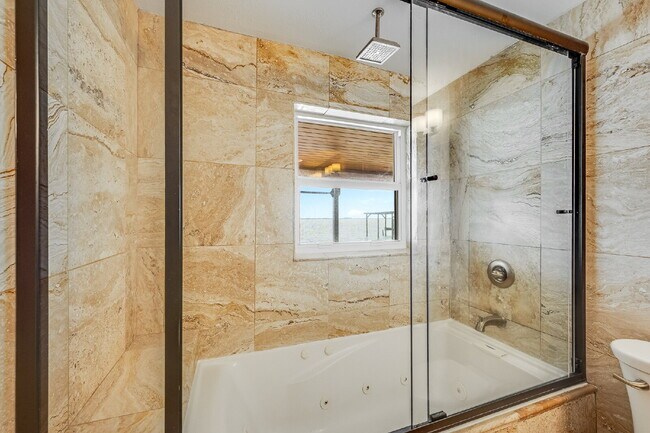 Building Photo - Gorgeous Riverfront 3/2 with dock!!