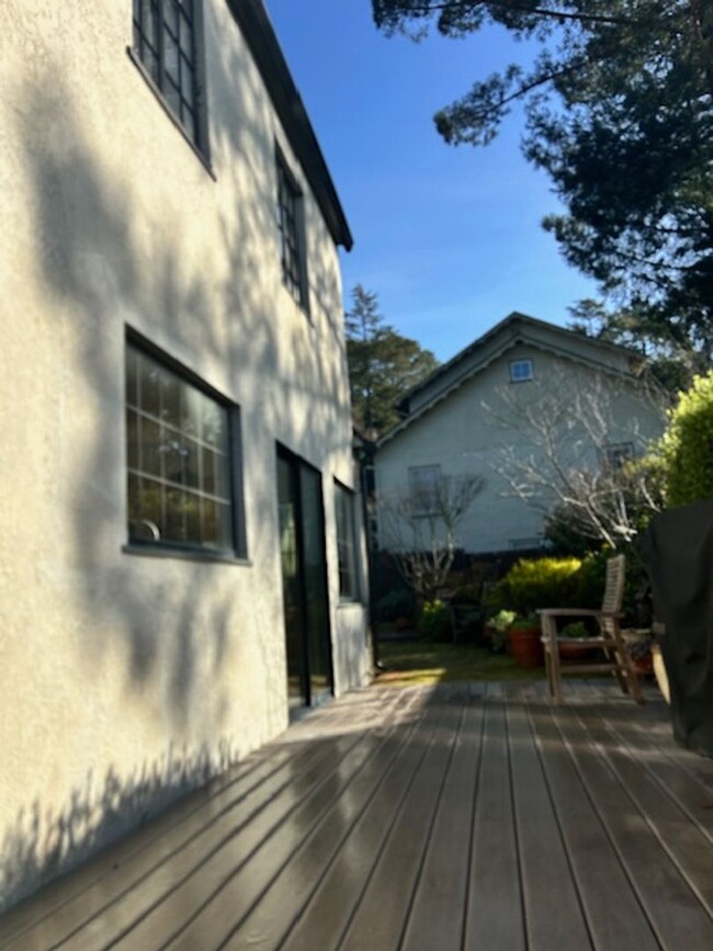 Building Photo - Charming Mill Valley Home Available Beginn...