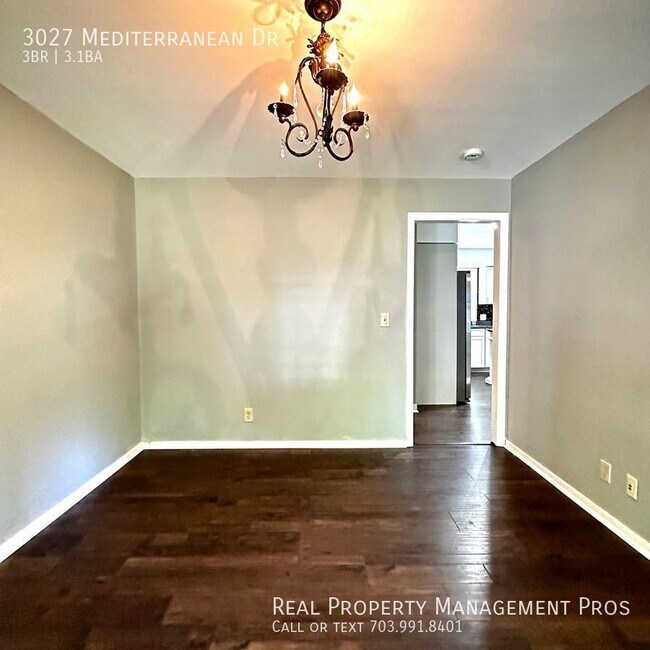 Building Photo - 3027 Mediterranean Dr