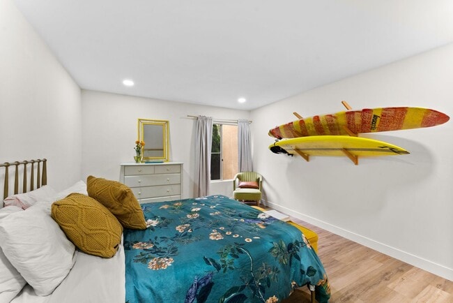 Building Photo - Beautiful 2BD/2BA Condo in Prime Pacific Beach Location! THIS UNIT IS UNFURNISHED