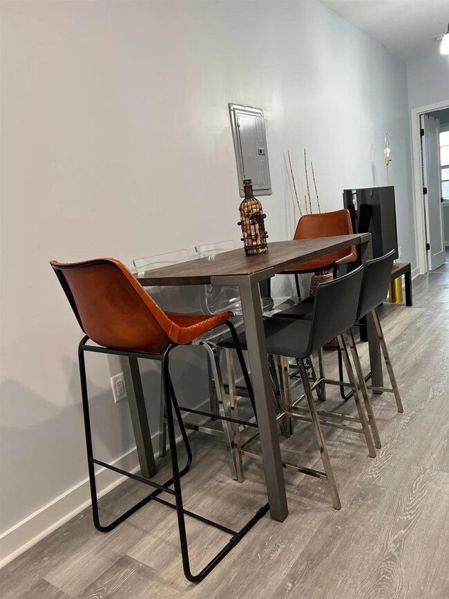 Building Photo - 84 Sherman Ave