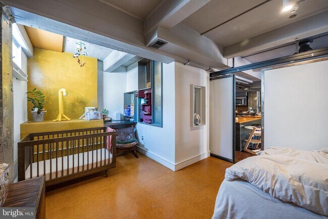 Building Photo - 144-50 W Laurel St