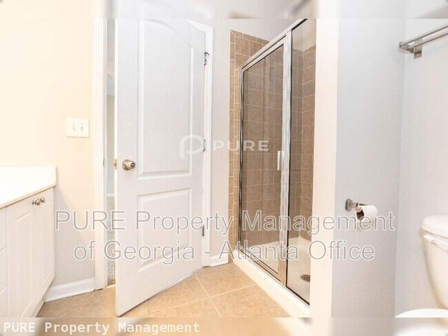 Building Photo - 5905 Oakbrook Lake Ct