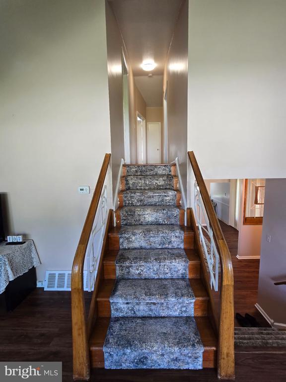 Building Photo - 647 Artwood Dr