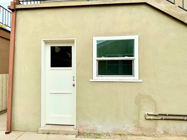 Building Photo - Cedar LB