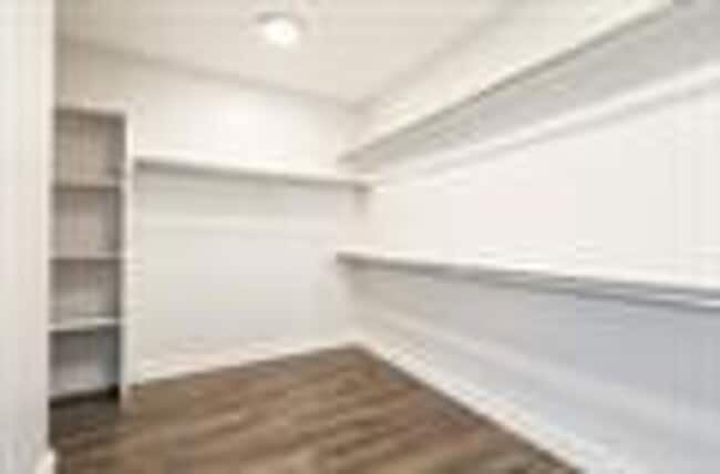 Building Photo - Beautifully Kept 4 Bedroom Home with Solar...
