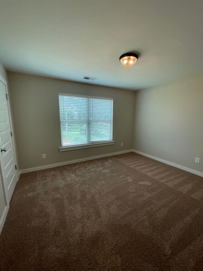 Building Photo - Home for Rent in Weaver, AL!!! View with 4...