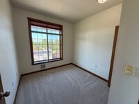 Building Photo - 910 Gladstone St
