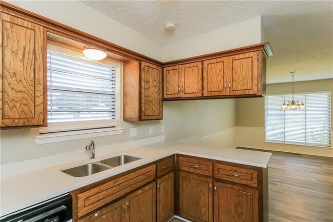 Building Photo - 3920 Green Hills Ct
