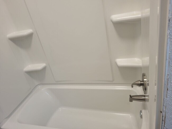 Building Photo - Available July 5, 2026! Spacious 4 bedroom/2 bath in Oakland - Close to Pitt Campus!