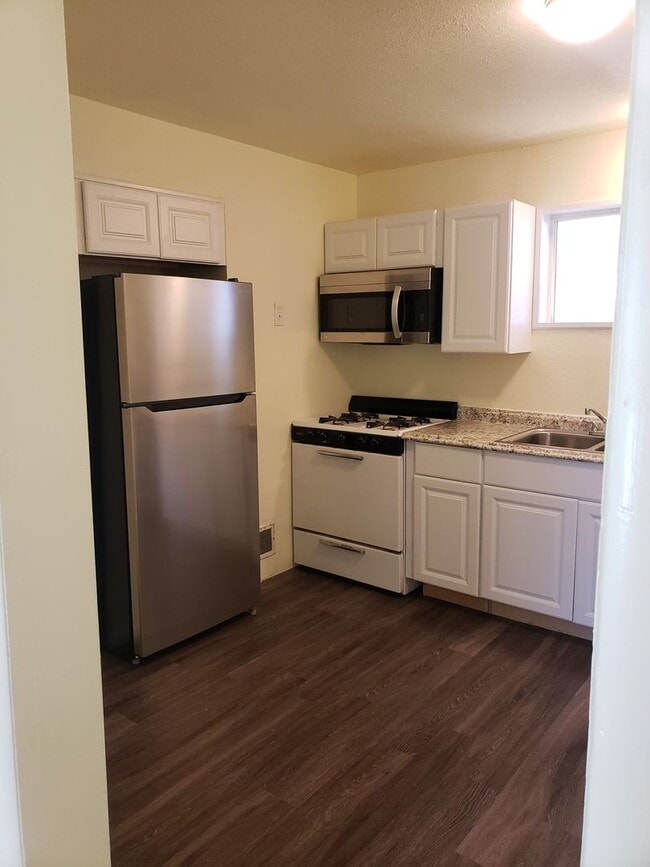 Building Photo - 4 bedroom near downtown Golden | Fenced in backyard | Mountain views