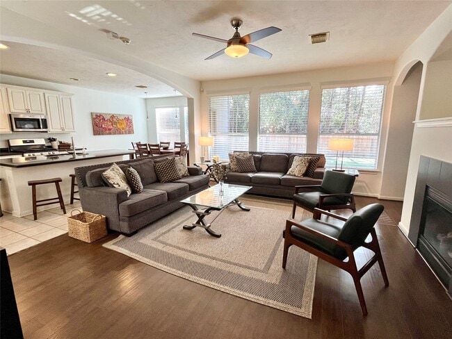 Building Photo - 2 Stone Arrow Pl