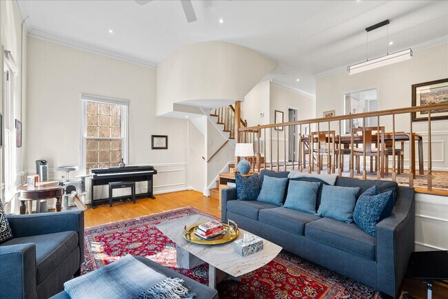 Building Photo - Beautiful End-Unit Townhome with Spacious Interior and Outdoor Living