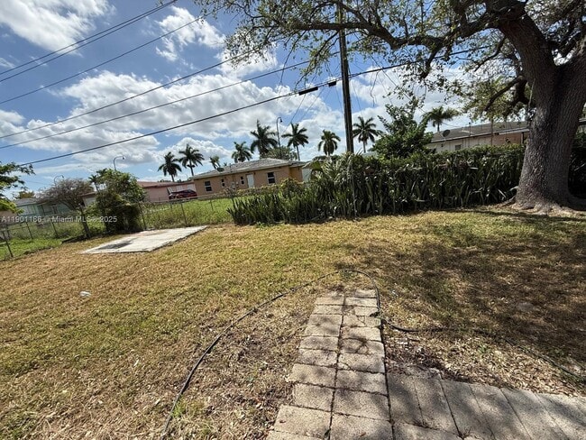 Building Photo - 14720 Monroe St