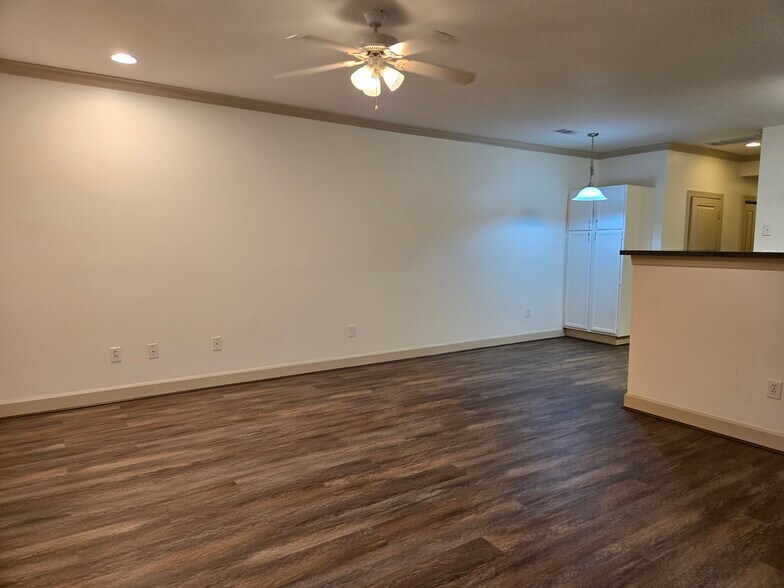 Building Photo - 1957 Wire Rd