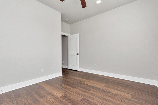 Building Photo - 10638 Cascade Crk Dr