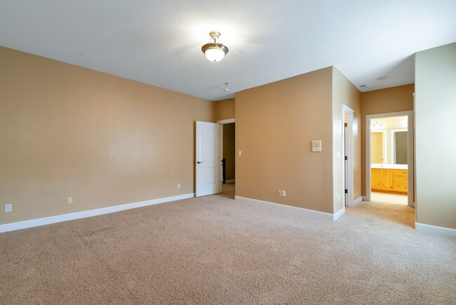 Building Photo - Jewel up in Alpine