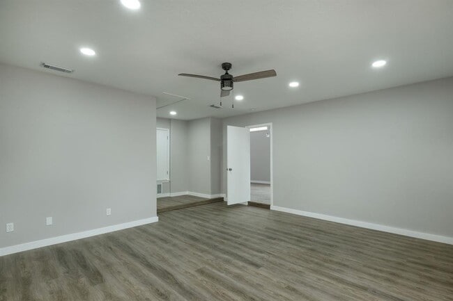 Building Photo - 1301 Black Cherry Dr