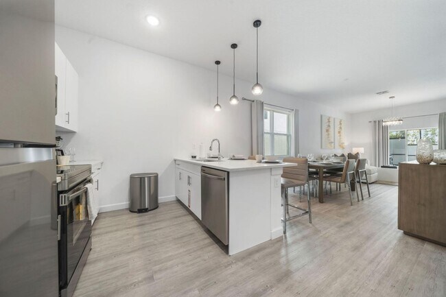 Building Photo - 384 Famagusta Dr