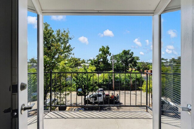 Building Photo - 5630 Pershing Ave