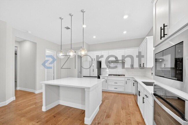 Building Photo - 4112 Dunlap Dr