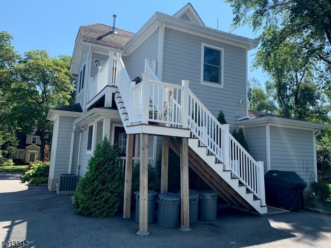 Building Photo - 476 Grove St