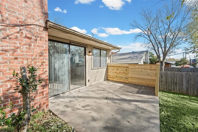 Building Photo - 2313 Paul Revere St