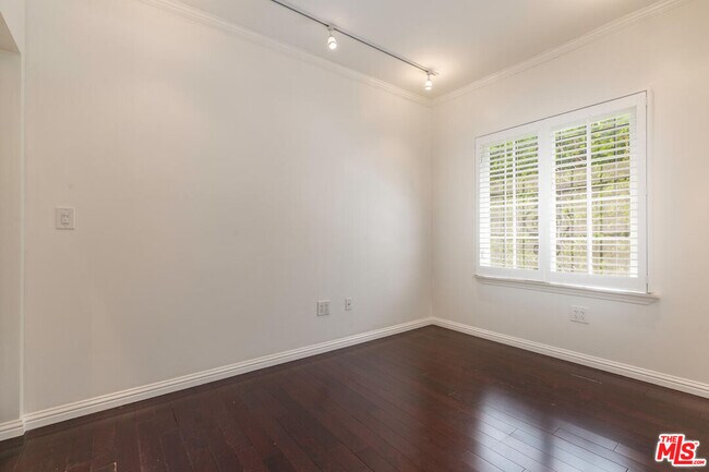 Building Photo - 329 N McCadden Pl