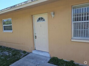 Building Photo - 1032 NW 5th Ave