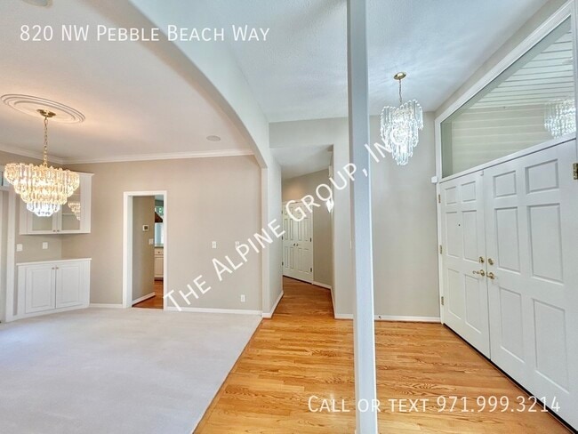 Building Photo - 820 NW Pebble Beach Way