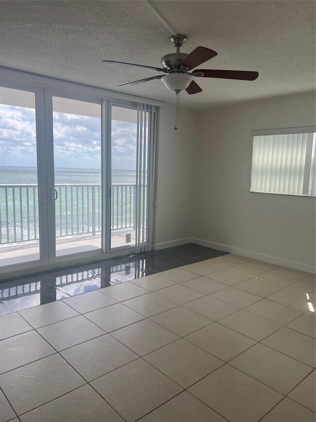 Building Photo - 400 N Surf Rd