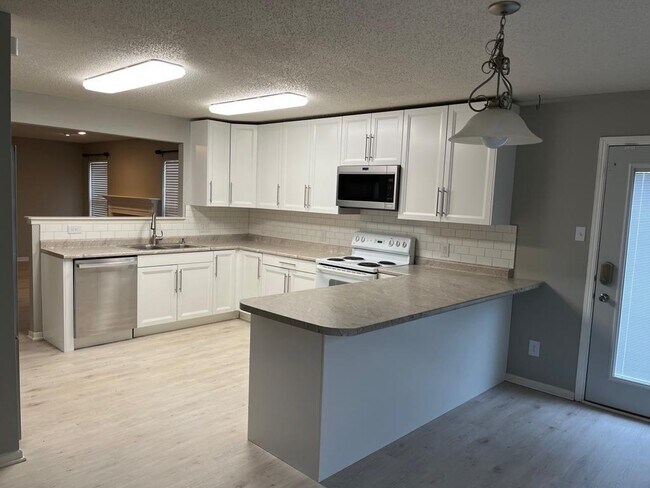 Building Photo - 6848 Tadpole Ct