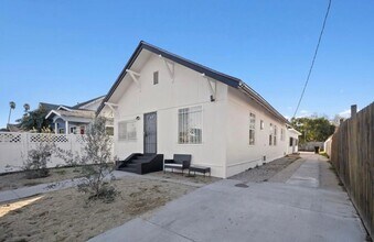 Building Photo - 730 E 48th St
