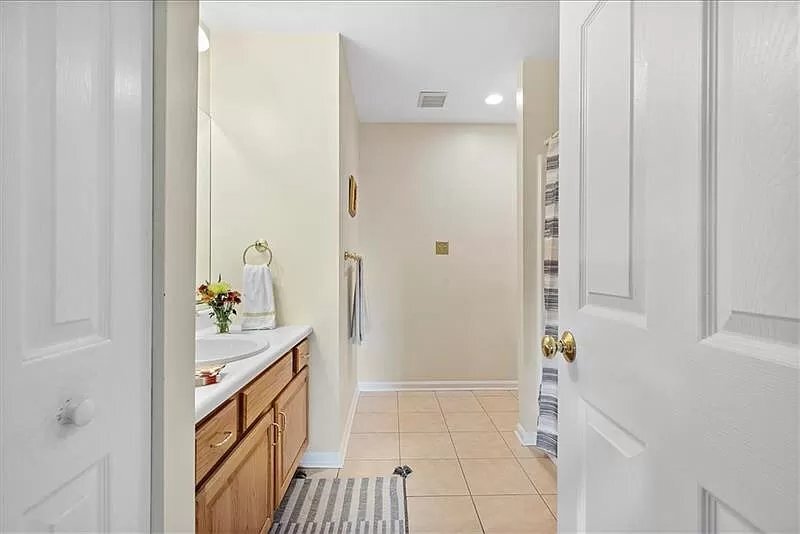 Building Photo - 103 Paddock Ln