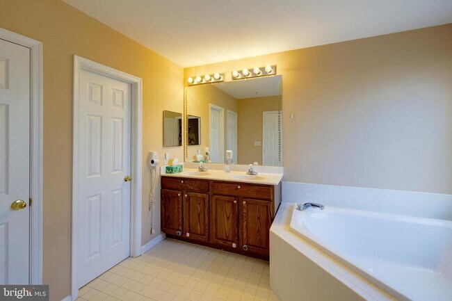 Building Photo - 303 Inspiration Ln